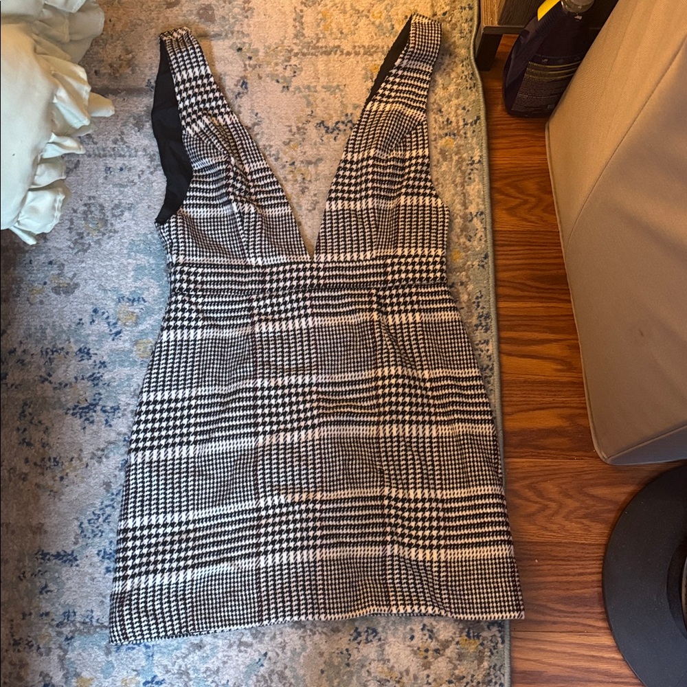 Plaid plunge v neck mini dress - Picture 3 of 3
